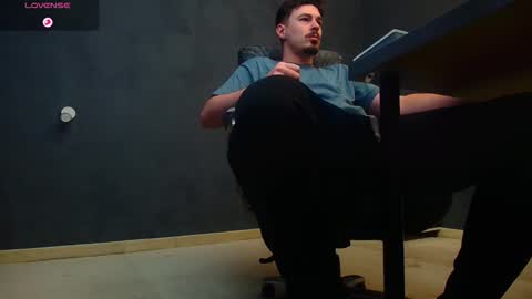 Snapshot of enzorace chatting on October 28, 2025, 5:44 am EnzoRace online show from October 28, 2025, 5:44 am