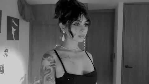 Leyla online show from January 9, 2026, 1:19 am