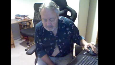 erasmus_d online show from October 28, 2025, 5:26 pm