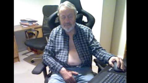 erasmus_d online show from February 3, 2026, 6:13 pm