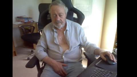 erasmus_d online show from April 23, 2026, 4:20 pm