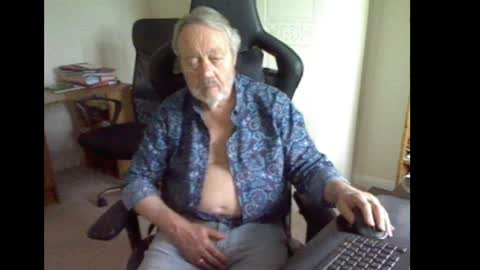 erasmus_d online show from April 27, 2026, 5:00 pm