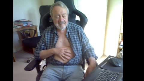 erasmus_d online show from April 28, 2026, 4:23 pm