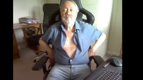 erasmus_d online show from June 17, 2026, 4:30 pm