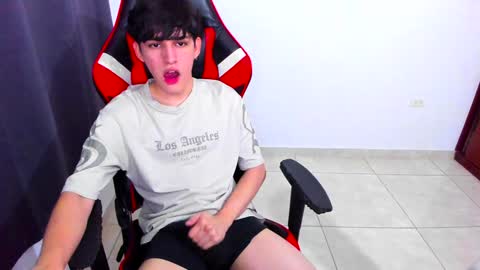 eren_tatakae online show from January 8, 2025, 12:28 am