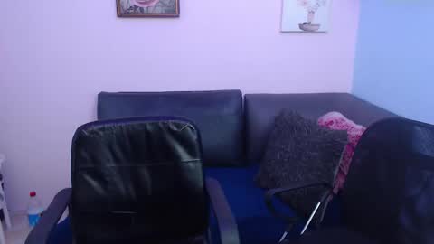 Snapshot of eric_and_alisson chatting on October 10, 2025, 3:33 pm Eric and Alisson online show from October 10, 2025, 3:33 pm