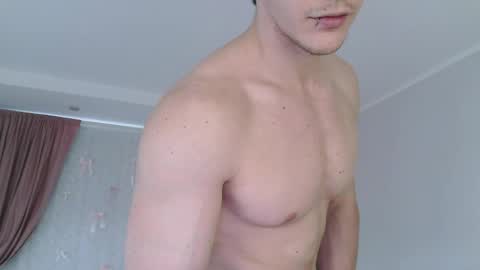 Snapshot of eric_crush chatting on May 19, 2026, 4:30 am Eric Crush online show from May 19, 2026, 4:30 am