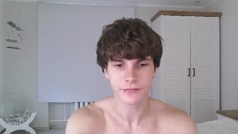 Snapshot of eric_crush chatting on June 11, 2026, 4:32 am Eric Crush online show from June 11, 2026, 4:32 am