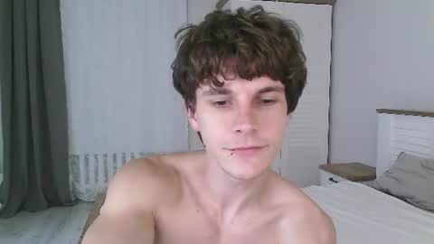 Snapshot of eric_crush chatting on June 24, 2026, 4:33 am Eric Crush online show from June 24, 2026, 4:33 am
