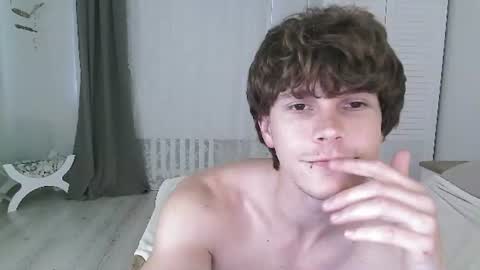 Snapshot of eric_crush chatting on July 15, 2026, 12:43 pm Eric Crush online show from July 15, 2026, 12:43 pm