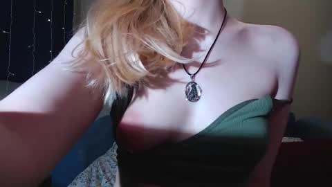 Snapshot of erica_mayer chatting on October 12, 2025, 10:58 am Erica online show from October 12, 2025, 10:58 am