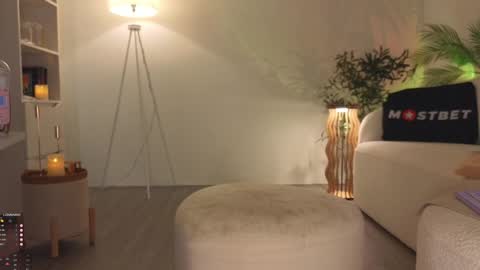 Snapshot of ericamiracle15 chatting on December 8, 2024, 12:18 am Call me Erica online show from December 8, 2024, 12:18 am