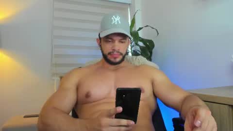 Snapshot of erick_thompson chatting on June 17, 2026, 9:05 pm Erick Thompson online show from June 17, 2026, 9:05 pm