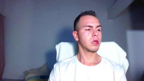 Snapshot of erik_rodriguez chatting on November 19, 2025, 7:08 am Erik rodriguez online show from November 19, 2025, 7:08 am