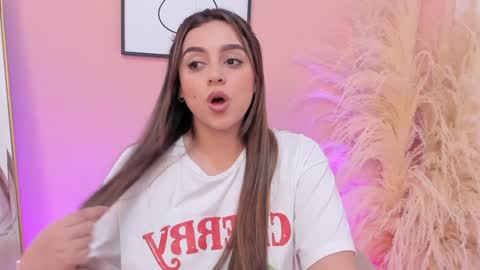 Erika Mendez online show from February 4, 2025, 6:49 pm