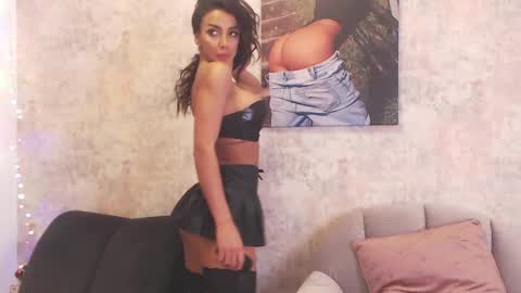 Snapshot of erikabeee1 chatting on February 4, 2025, 9:17 am Erikabeee online show from February 4, 2025, 9:17 am