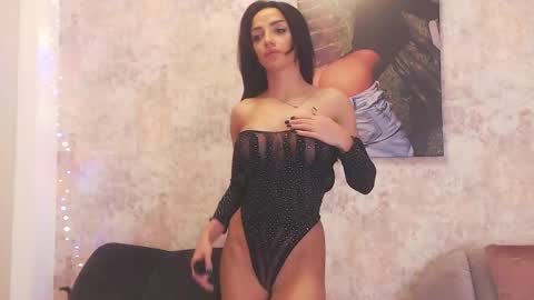 Snapshot of erikabeee1 chatting on February 9, 2025, 6:54 am Erikabeee online show from February 9, 2025, 6:54 am