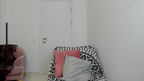 Snapshot of erikabeee1 chatting on November 10, 2025, 6:34 am Erikabeee online show from November 10, 2025, 6:34 am