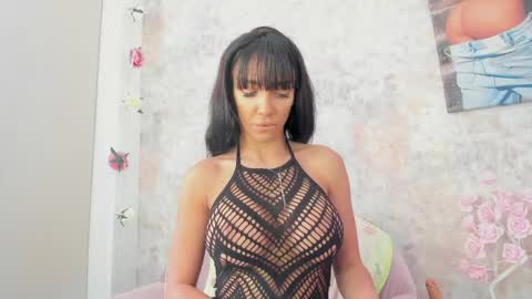 Erikabeee online show from April 24, 2026, 5:32 am