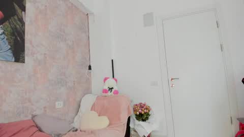 Erikabeee online show from May 4, 2026, 4:41 am