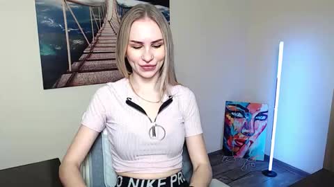 Erika online show from December 17, 2025, 12:55 pm