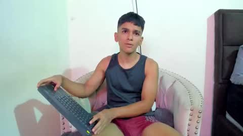 Snapshot of eron_crown chatting on June 8, 2026, 3:29 am eron_crown online show from June 8, 2026, 3:29 am