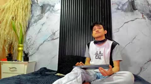 eros_fang online show from November 20, 2025, 1:22 pm