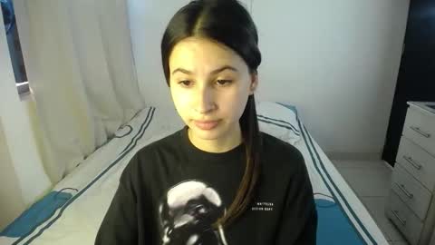 Snapshot of erosgirls_ chatting on October 5, 2025, 8:18 pm erosgirls_ online show from October 5, 2025, 8:18 pm