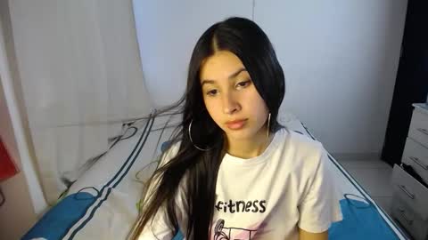 Snapshot of erosgirls_ chatting on October 19, 2025, 9:15 pm erosgirls_ online show from October 19, 2025, 9:15 pm