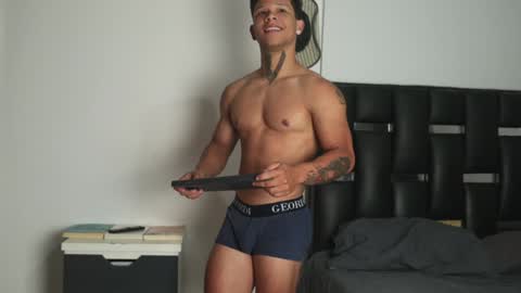 Snapshot of erosscott chatting on December 11, 2024, 10:06 pm Eros online show from December 11, 2024, 10:06 pm