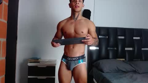 Snapshot of erosscott chatting on September 25, 2025, 4:54 pm Eros online show from September 25, 2025, 4:54 pm