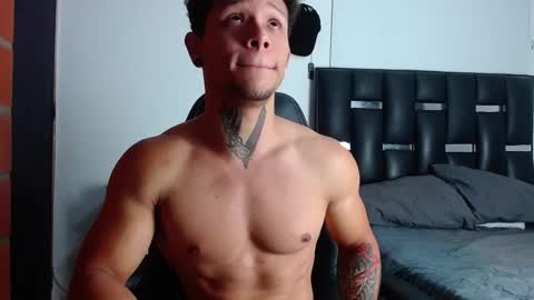 Snapshot of erosscott chatting on October 6, 2025, 5:43 pm Eros online show from October 6, 2025, 5:43 pm