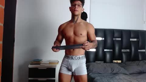 Snapshot of erosscott chatting on October 27, 2025, 4:55 pm Eros online show from October 27, 2025, 4:55 pm