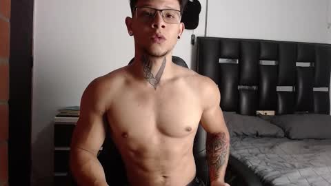 Snapshot of erosscott chatting on October 30, 2025, 2:13 am Eros online show from October 30, 2025, 2:13 am