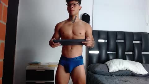 Snapshot of erosscott chatting on October 31, 2025, 3:13 pm Eros online show from October 31, 2025, 3:13 pm