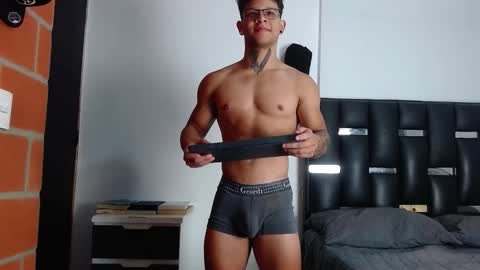 Snapshot of erosscott chatting on November 3, 2025, 5:25 pm Eros online show from November 3, 2025, 5:25 pm