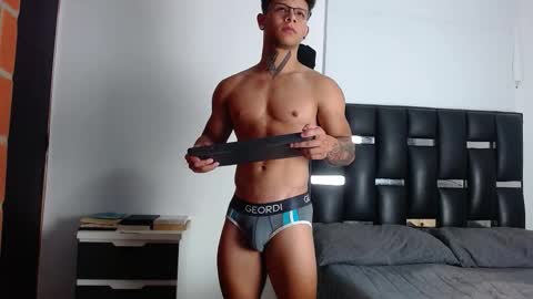 Snapshot of erosscott chatting on November 4, 2025, 5:12 pm Eros online show from November 4, 2025, 5:12 pm