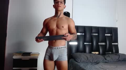 Snapshot of erosscott chatting on November 10, 2025, 6:29 pm Eros online show from November 10, 2025, 6:29 pm