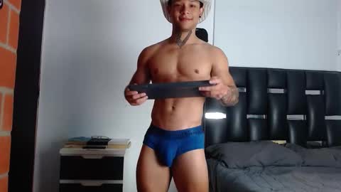 Snapshot of erosscott chatting on November 14, 2025, 6:39 pm Eros online show from November 14, 2025, 6:39 pm