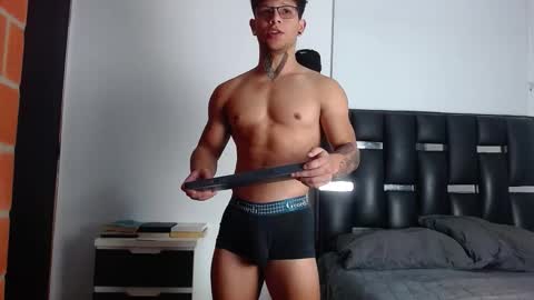 Snapshot of erosscott chatting on November 17, 2025, 5:52 pm Eros online show from November 17, 2025, 5:52 pm