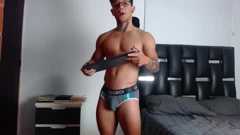 Snapshot of erosscott chatting on November 18, 2025, 6:12 pm Eros online show from November 18, 2025, 6:12 pm