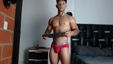Snapshot of erosscott chatting on May 6, 2026, 6:46 pm Eros online show from May 6, 2026, 6:46 pm