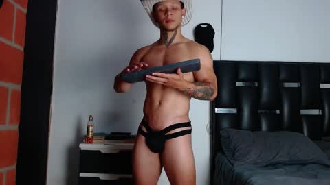 Snapshot of erosscott chatting on May 11, 2026, 11:02 pm Eros online show from May 11, 2026, 11:02 pm