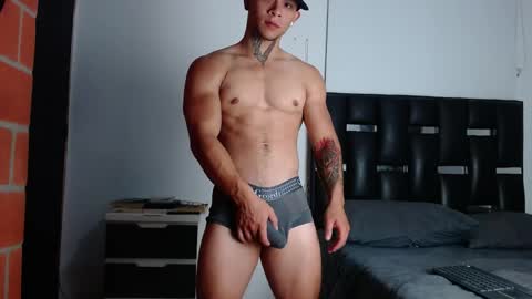 Snapshot of erosscott chatting on May 15, 2026, 1:01 am Eros online show from May 15, 2026, 1:01 am