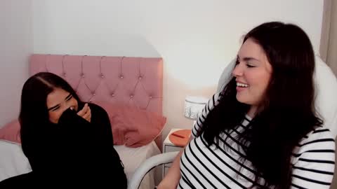 Snapshot of erotic_boobs chatting on December 4, 2024, 9:02 pm Karen online show from December 4, 2024, 9:02 pm