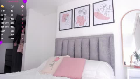 Snapshot of erotic_boobs chatting on February 4, 2025, 4:29 pm Karen online show from February 4, 2025, 4:29 pm