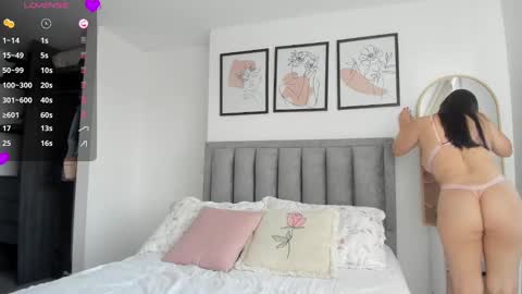 Snapshot of erotic_boobs chatting on February 6, 2025, 12:37 pm Karen online show from February 6, 2025, 12:37 pm