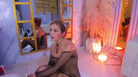 Snapshot of erotik_lady chatting on February 18, 2025, 9:53 pm TINY online show from February 18, 2025, 9:53 pm