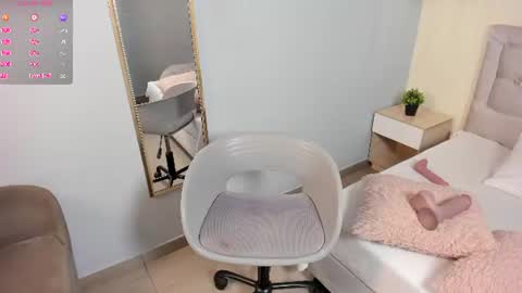 Snapshot of escarleth__ chatting on June 12, 2026, 12:48 pm Escarlet online show from June 12, 2026, 12:48 pm