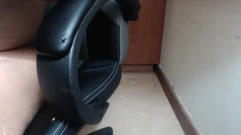 Snapshot of escorpion51 chatting on December 2, 2024, 1:36 am escorpion51 online show from December 2, 2024, 1:36 am